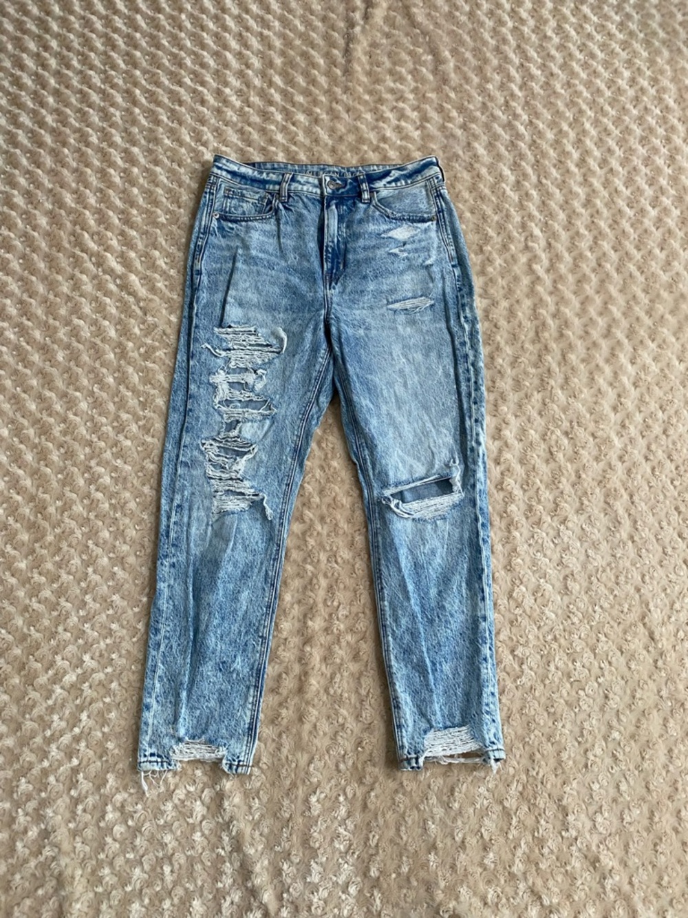 American Eagle Women size 10 Mom Jeans featuring distressed detailing Light wash